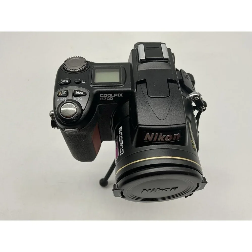 Nikon Coolpix 8700 8MP Digital Camera with 8x Optical Zoom (25515) With Charger